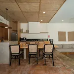 Villa Kiri - Modern 2Br Hideaway Rooftop & Private Pool